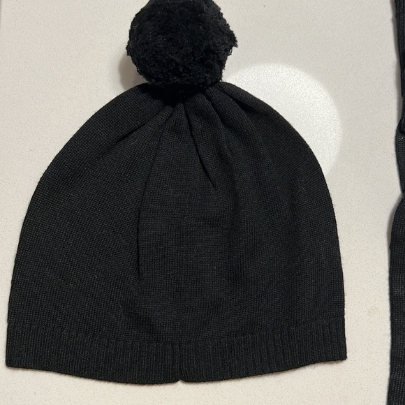 ME.N.U black with blue hearts hat/fingerless glove set - Picture 2 of 7